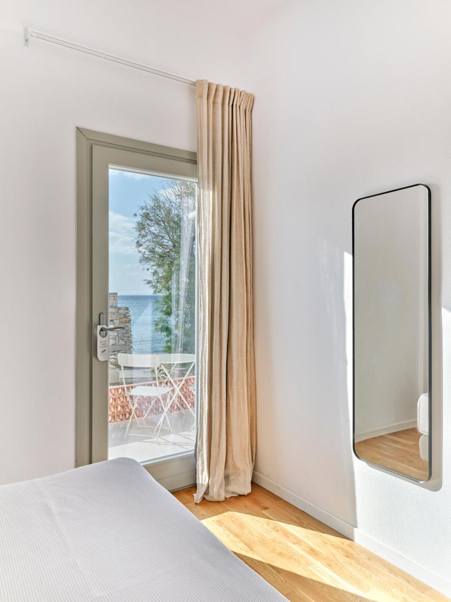 Magoo Suites Logaras Esterno foto